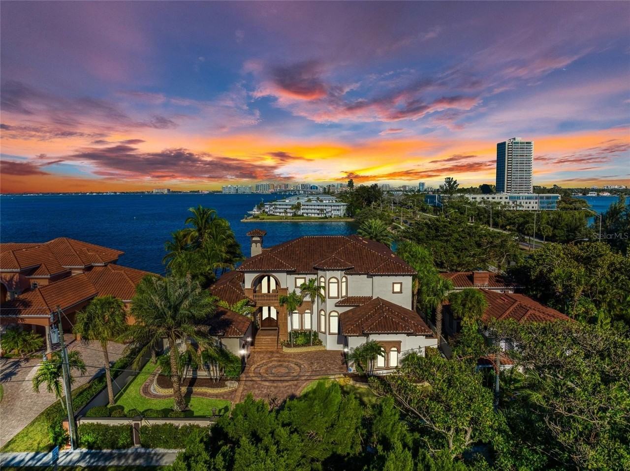 14 N Washington Dr - Photo 2 of 50