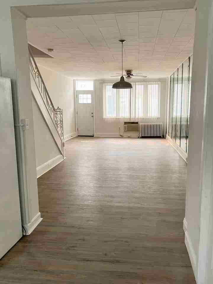 2011 South Darien Street - Photo 3 of 18