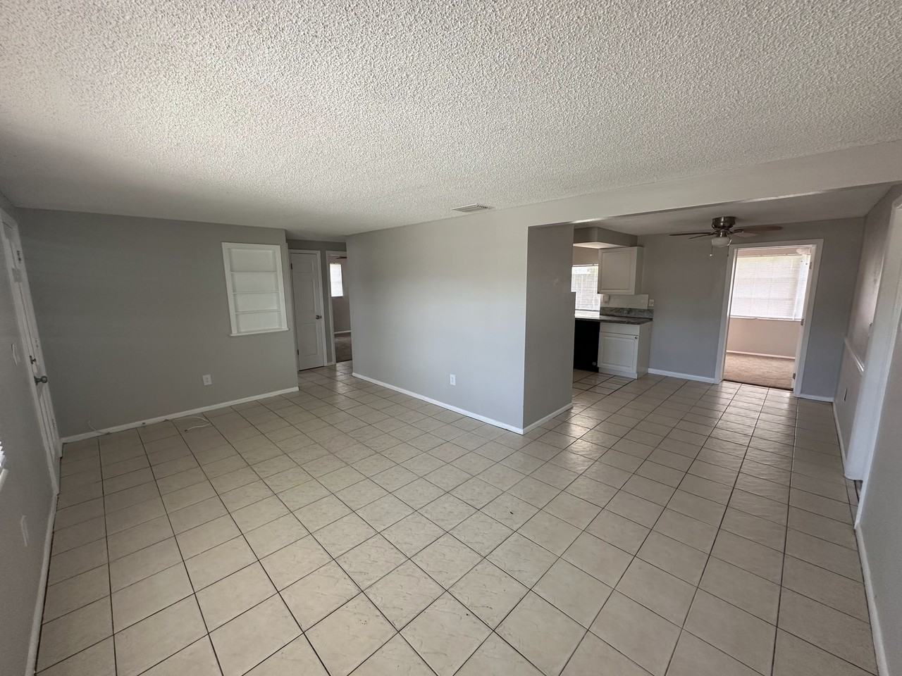 3612 Kingsbury Dr - Photo 3 of 17