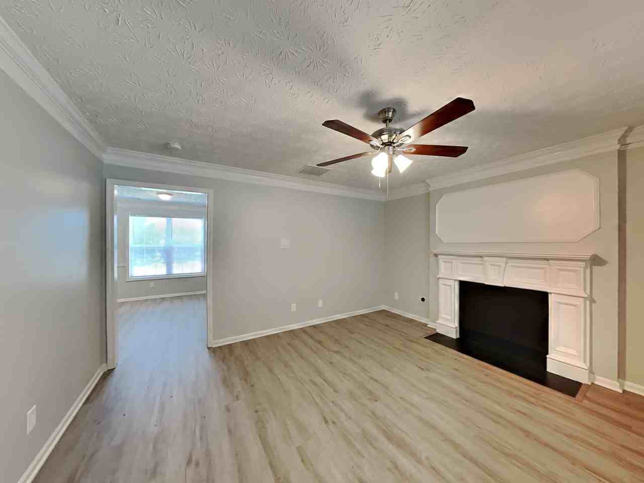 3868 Leyland Dr - Photo 3 of 18