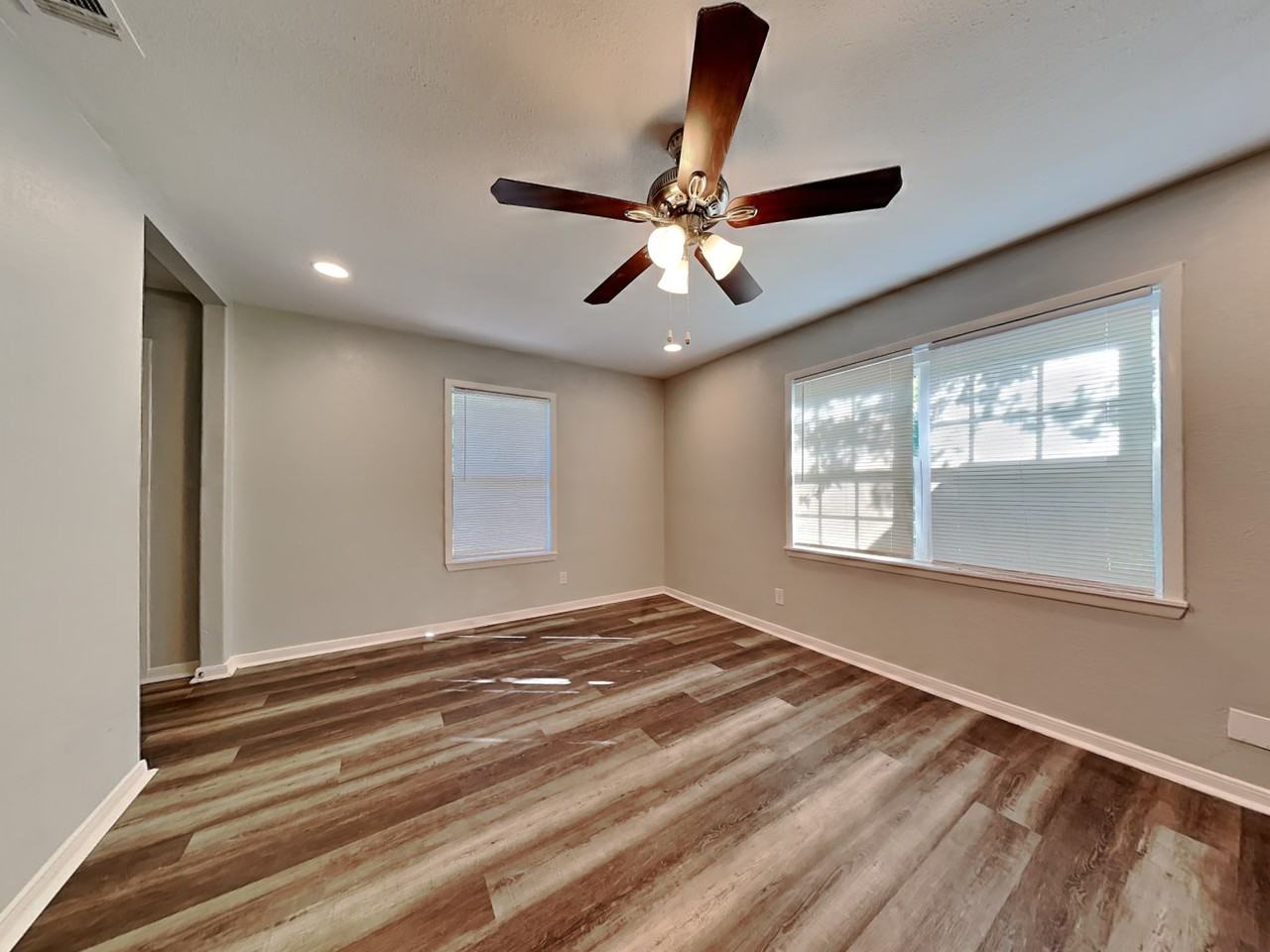 517 Burgett St - Photo 2 of 17