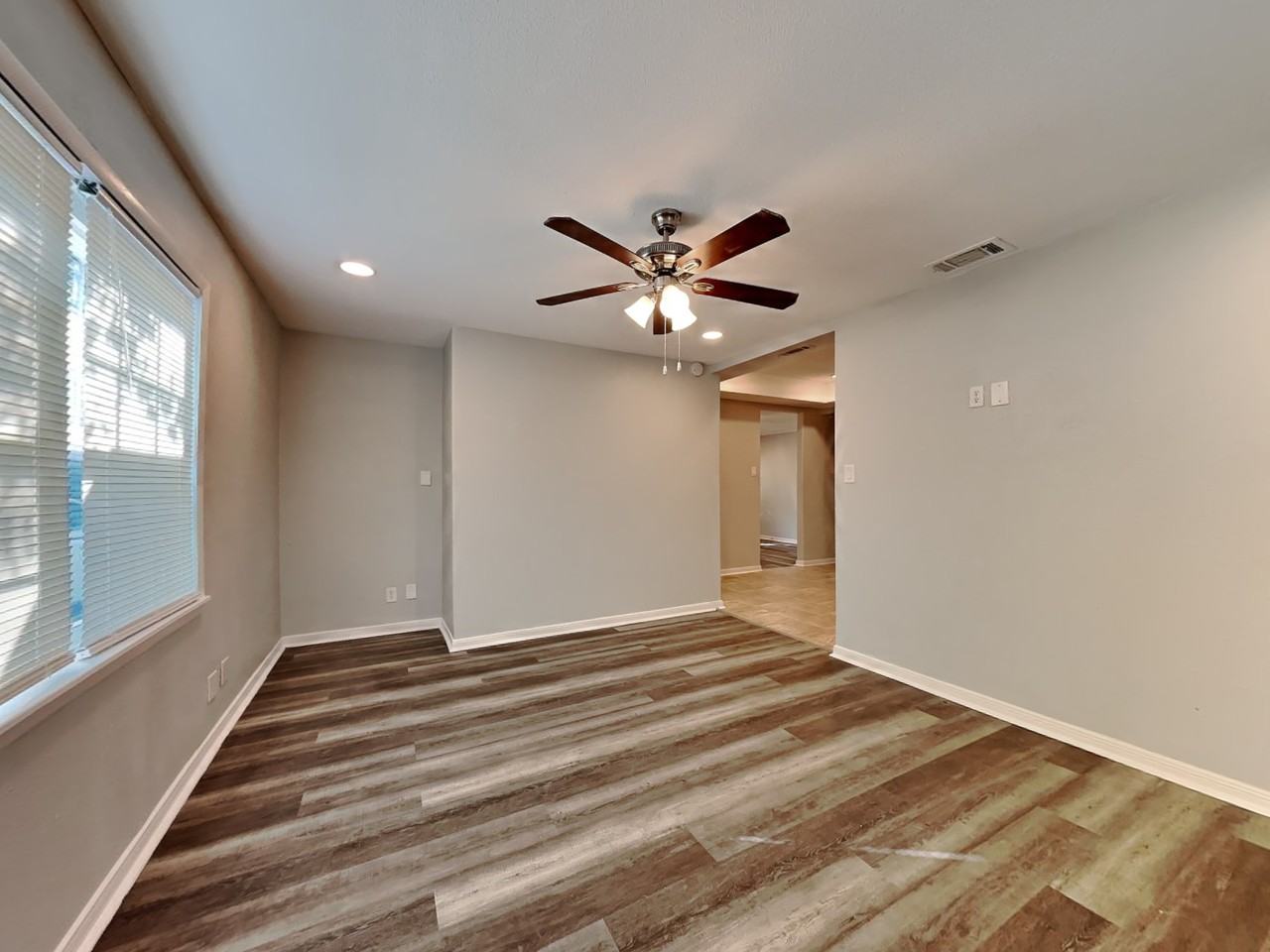 517 Burgett St - Photo 3 of 17