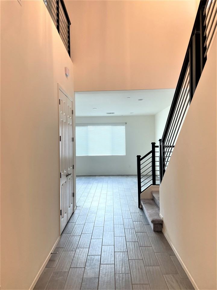 9450 N Andrina Dr - Photo 4 of 50