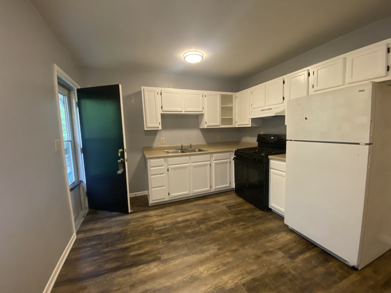 1225 New Hope Ln - Photo 2 of 6