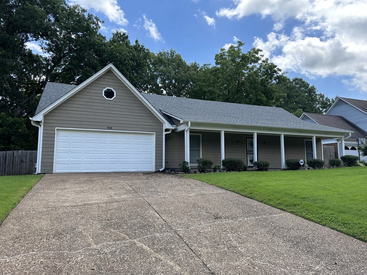 968 Boones Hollow Dr - Photo 2 of 26