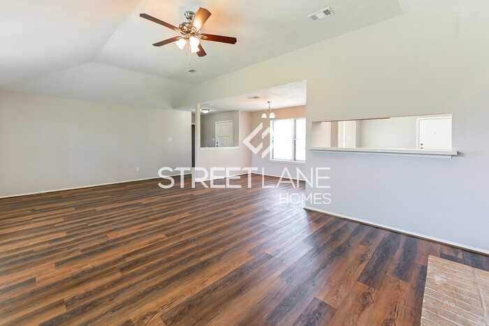 15006 Roseglen Cir - Photo 2 of 16