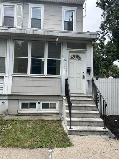 1633 S Clinton Ave - Photo 3 of 11