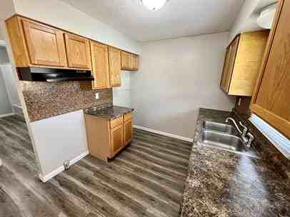 1613 Payne Ave - Photo 2 of 16