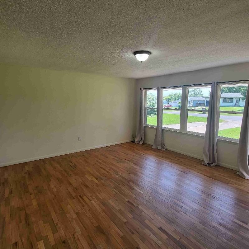 719 Tower Dr - Photo 3 of 12