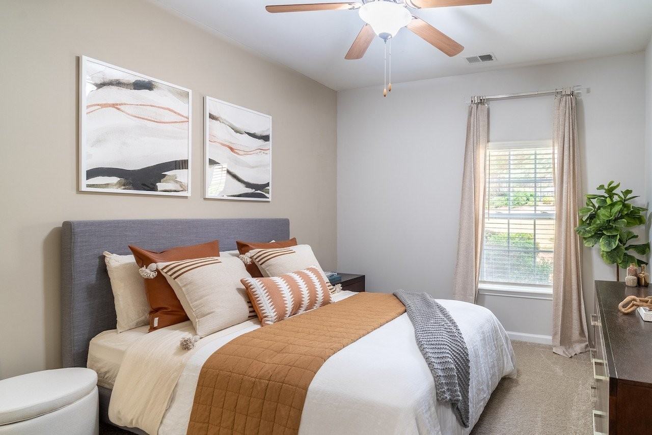 Hawthorne at Mirror Lake - Photo 2 of 48