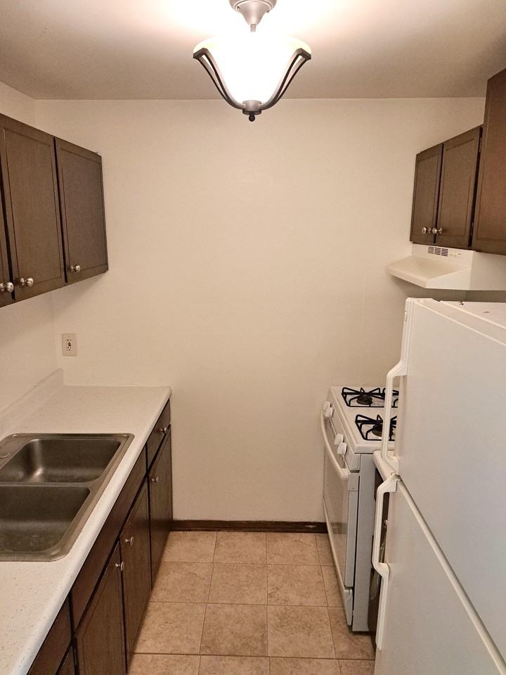 Xerxes Apartments - Photo 2 of 21