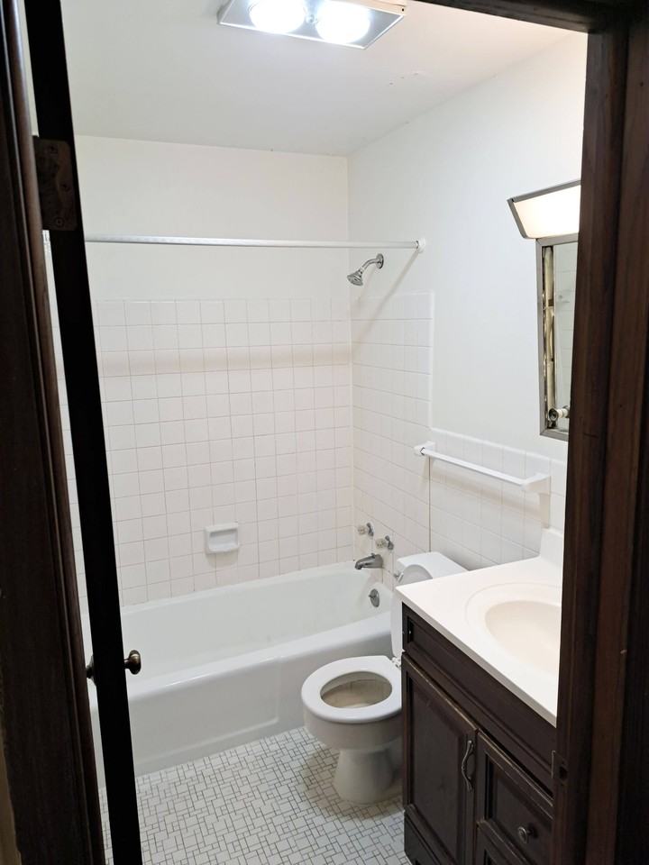 Xerxes Apartments - Photo 7 of 21