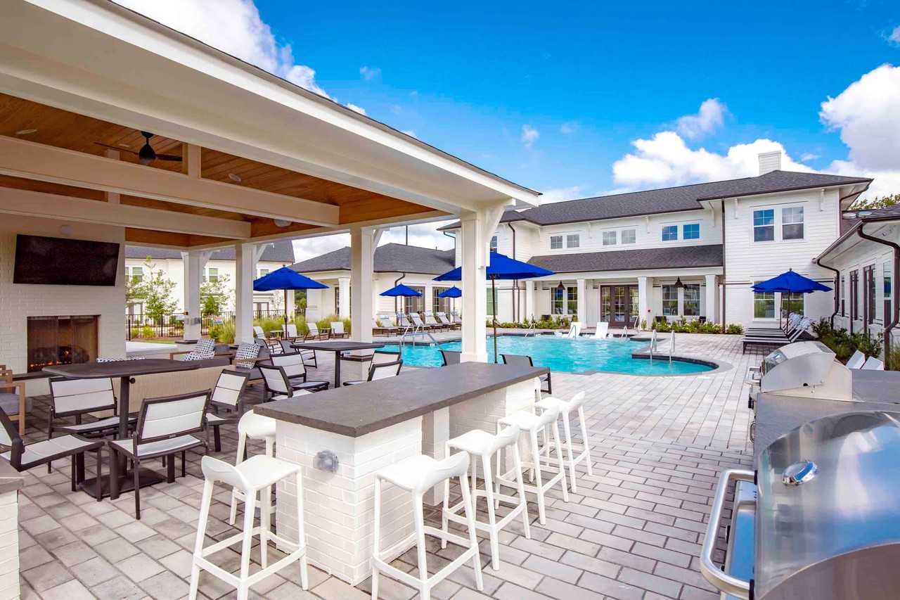 Hawthorne at the Pointe - Photo 3 of 37