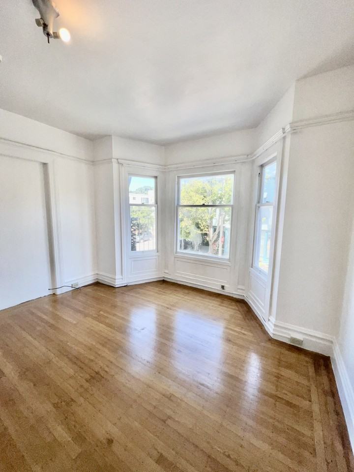 1659 Waller St - Photo 3 of 13