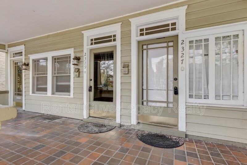 2327 College St - Photo 2 of 11