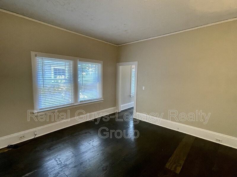 2327 College St - Photo 6 of 11