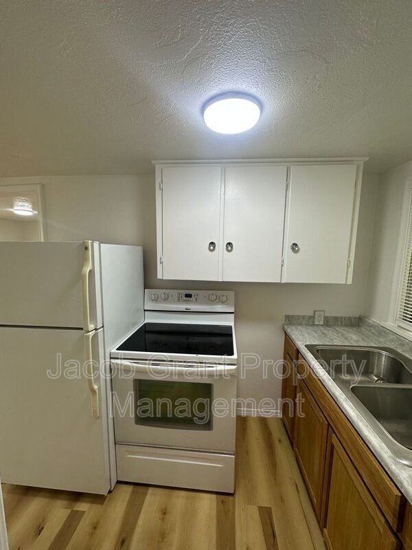 4719 Yellowstone Ave #17 - Photo 3 of 8