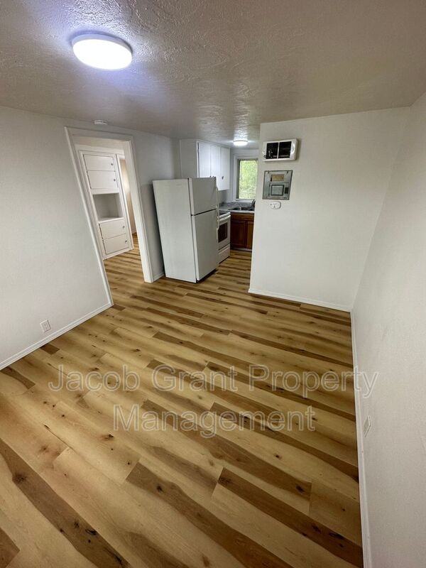 4719 Yellowstone Ave #17 - Photo 5 of 8