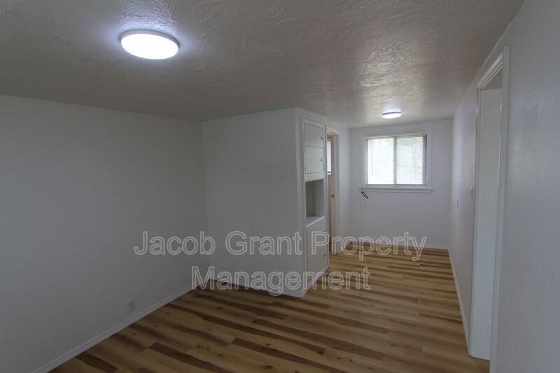 4719 Yellowstone Ave #17 - Photo 6 of 8