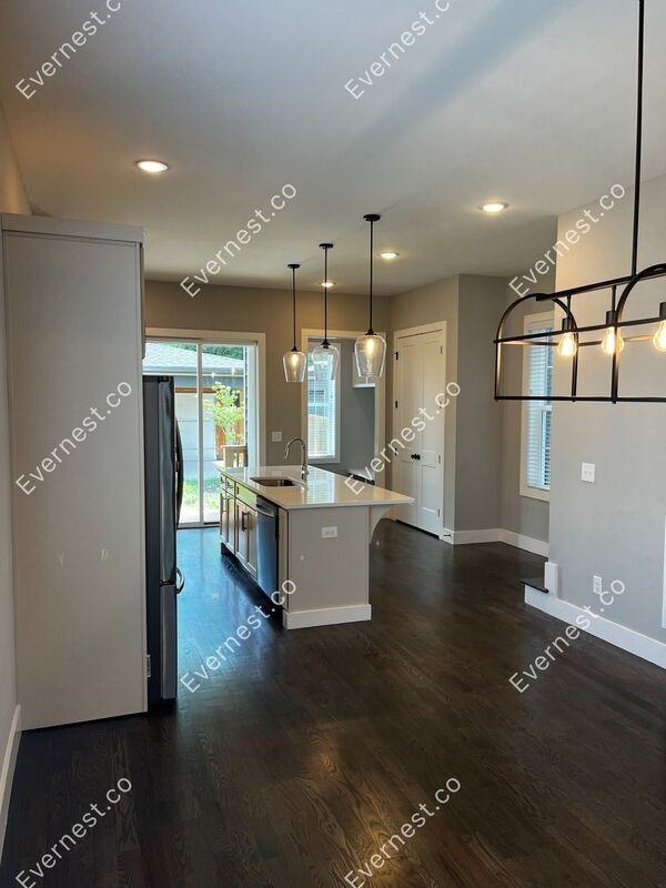 1705A Cass St - Photo 3 of 36