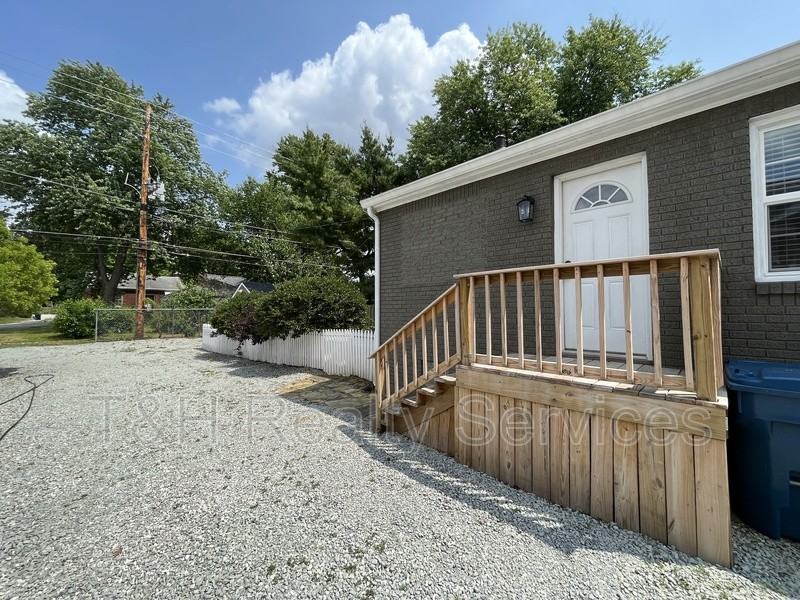 6219 Indianola Ave - Photo 3 of 28