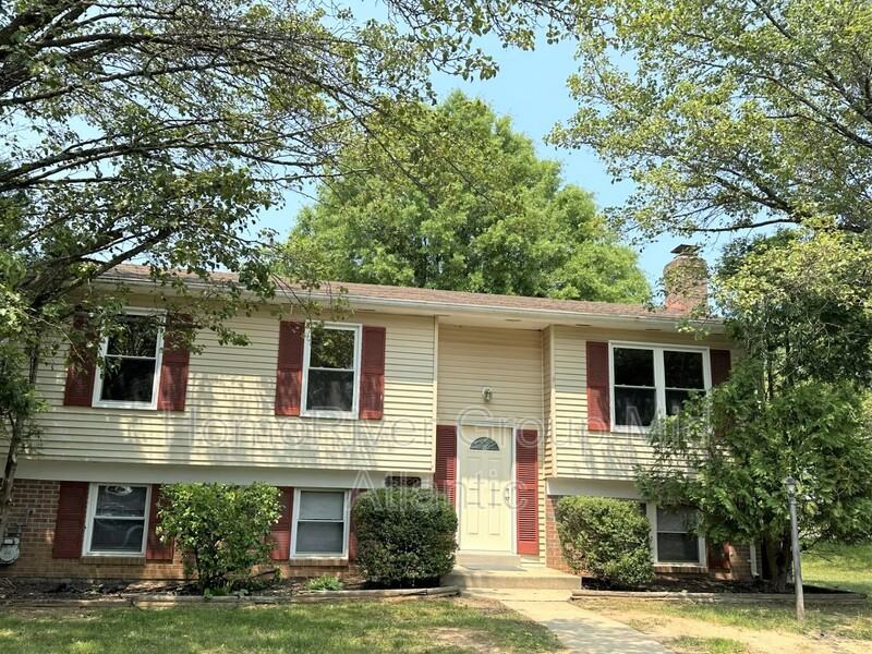 13930 Rycroft Ct - Photo 2 of 14