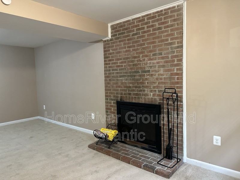 13930 Rycroft Ct - Photo 3 of 14