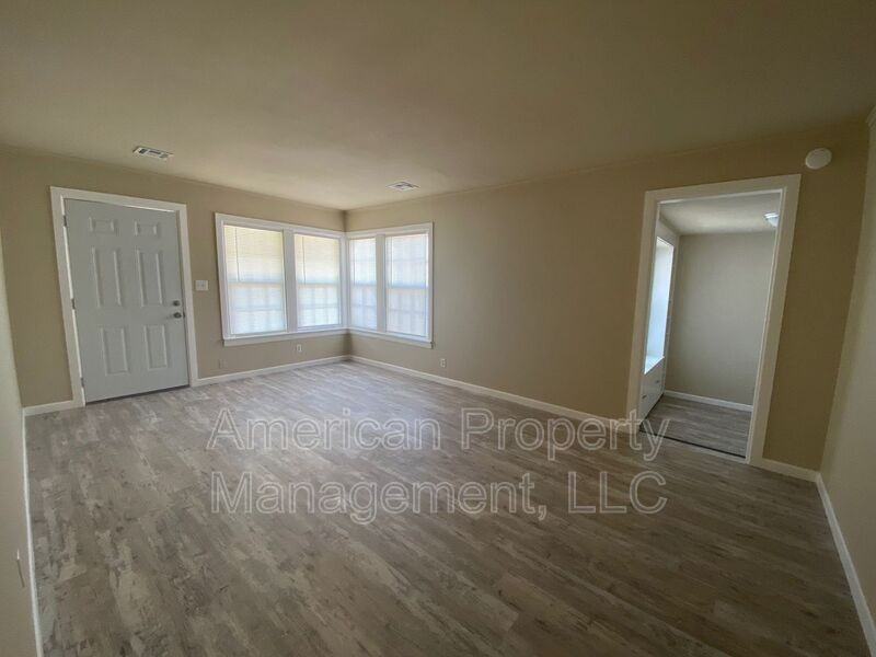 3605 E 16th St #C - Photo 2 of 13