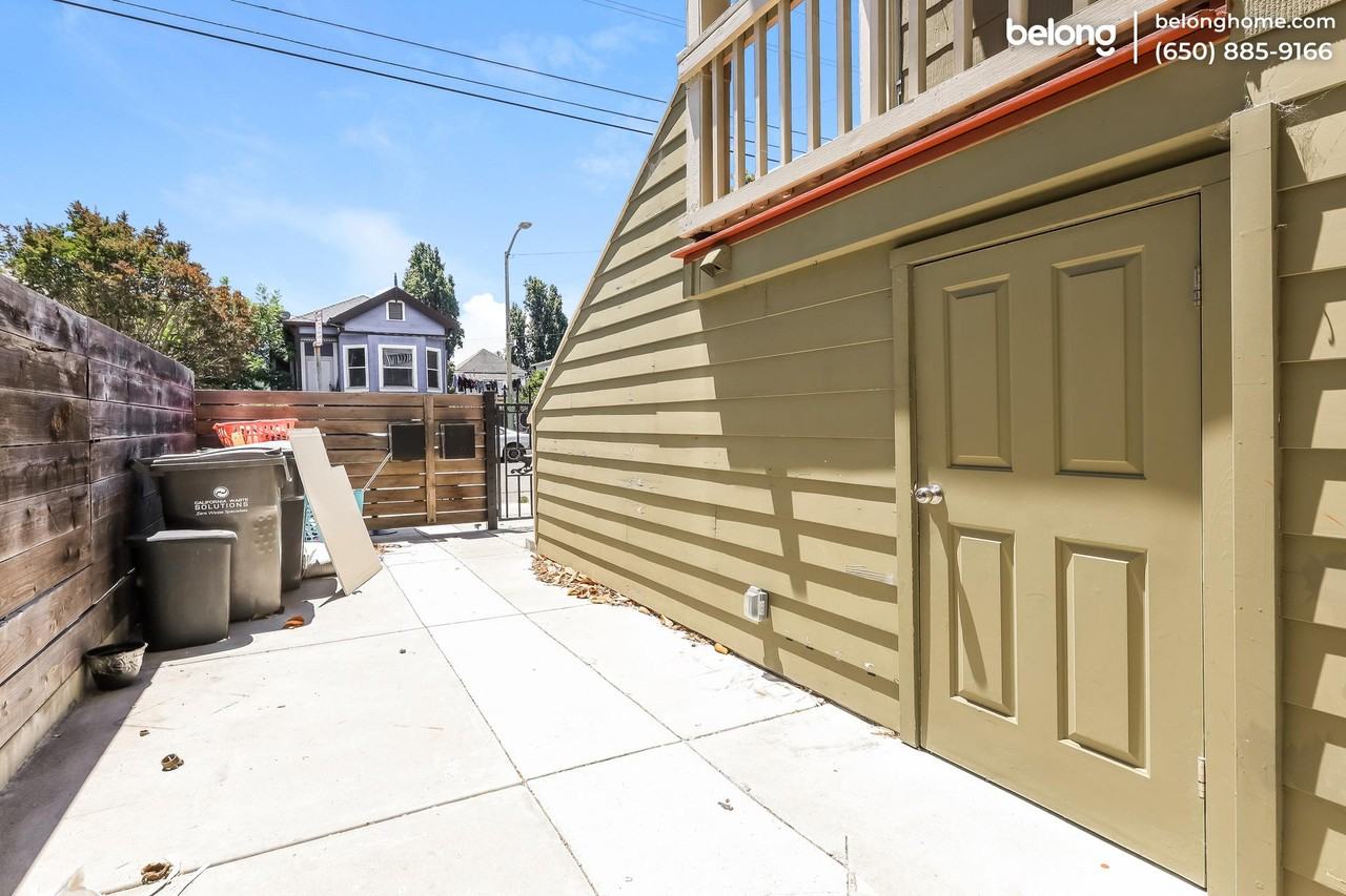 1432 12th St #B - Photo 5 of 27