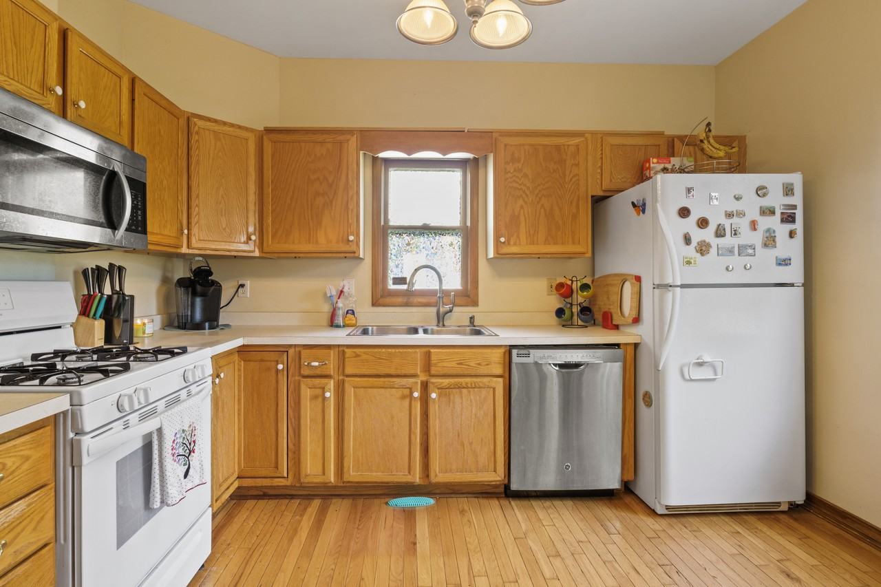 76 Crawford St #NA - Photo 3 of 33