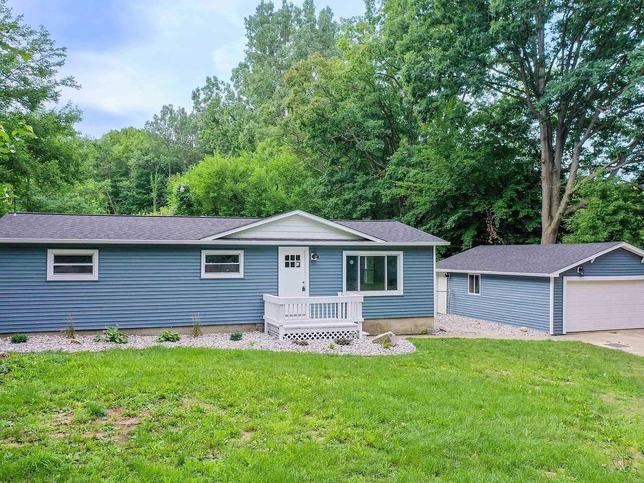 2268 E Farrand Rd #NA - Photo 2 of 3