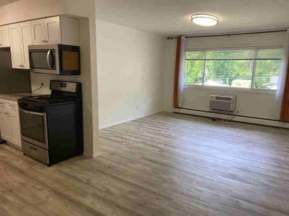 638 Polk St Ne #6 - Photo 3 of 7