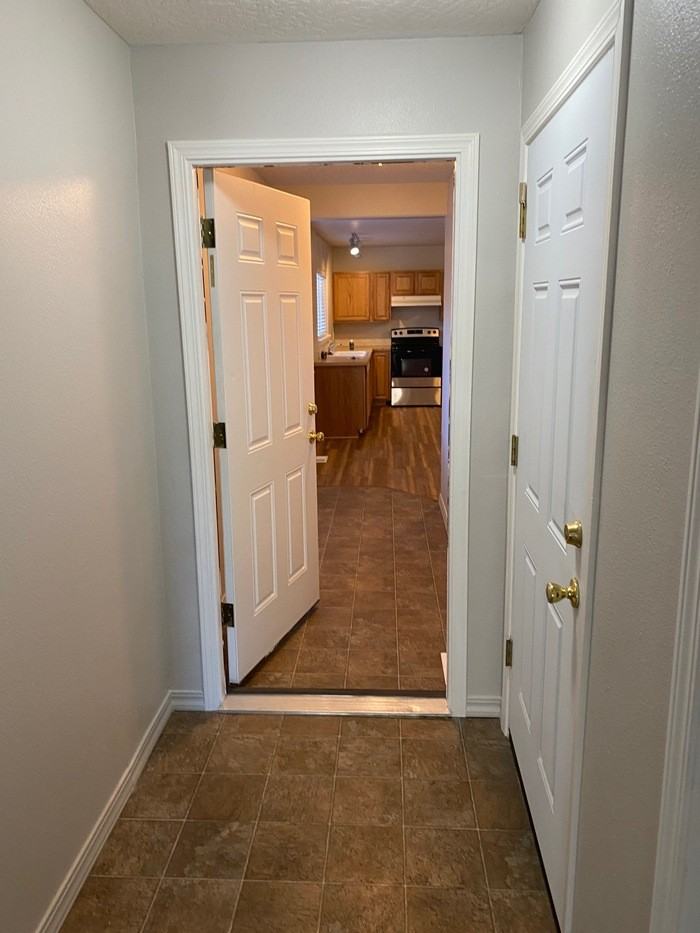 4306 N Collister Dr - Photo 3 of 34