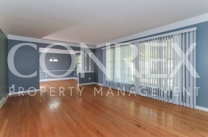 1007 Pineknot Dr - Photo 2 of 9