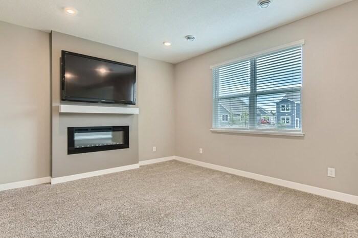 11221 132nd Cir N - Photo 2 of 16