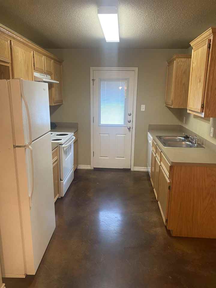 2601 Cody Poe Rd #B - Photo 3 of 10