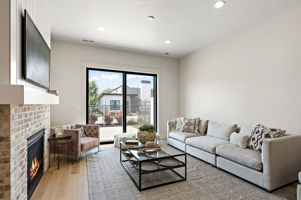 2530 W Iron Coop St #1 - Photo 3 of 34