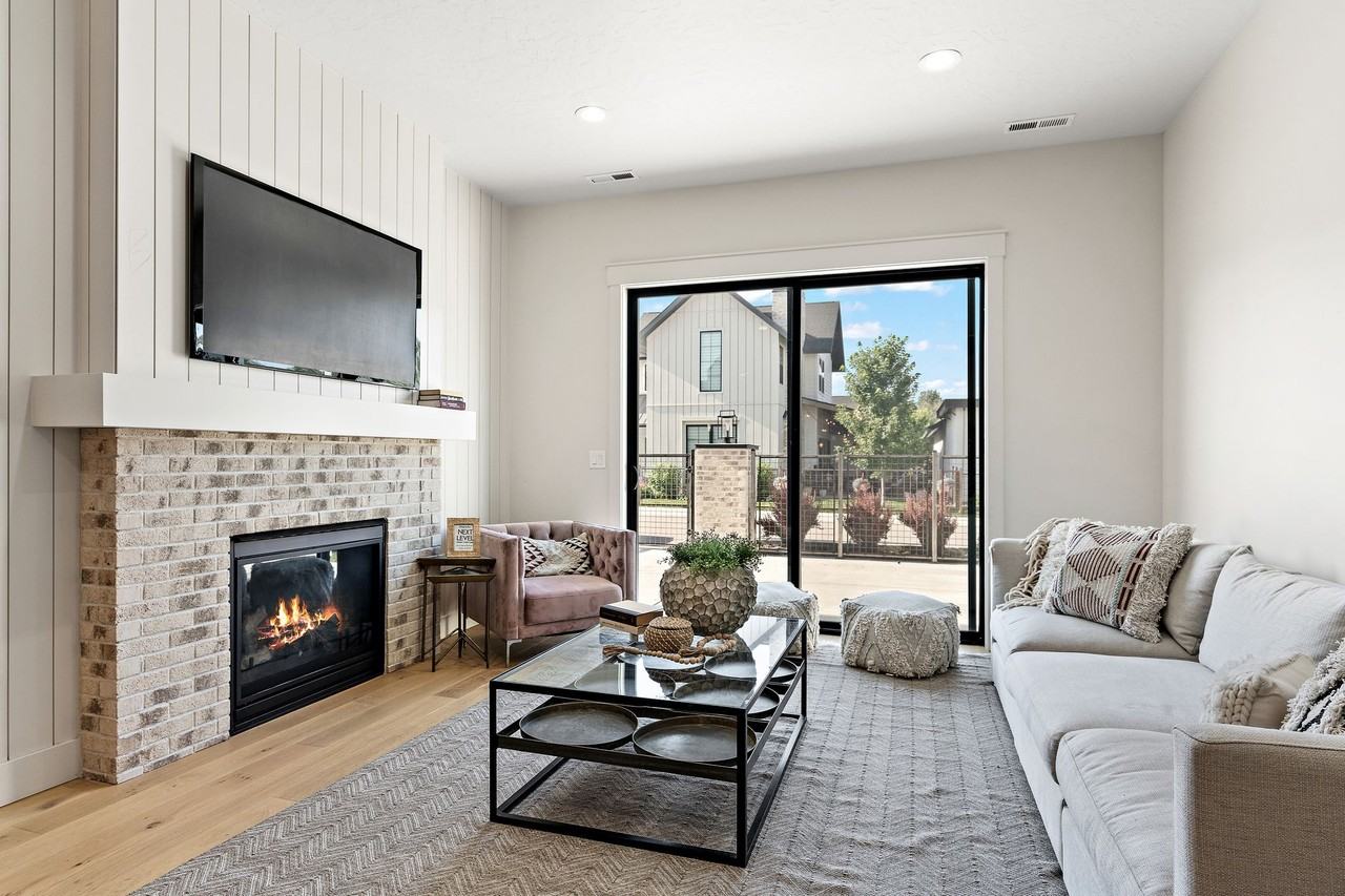 2530 W Iron Coop St #1 - Photo 4 of 34