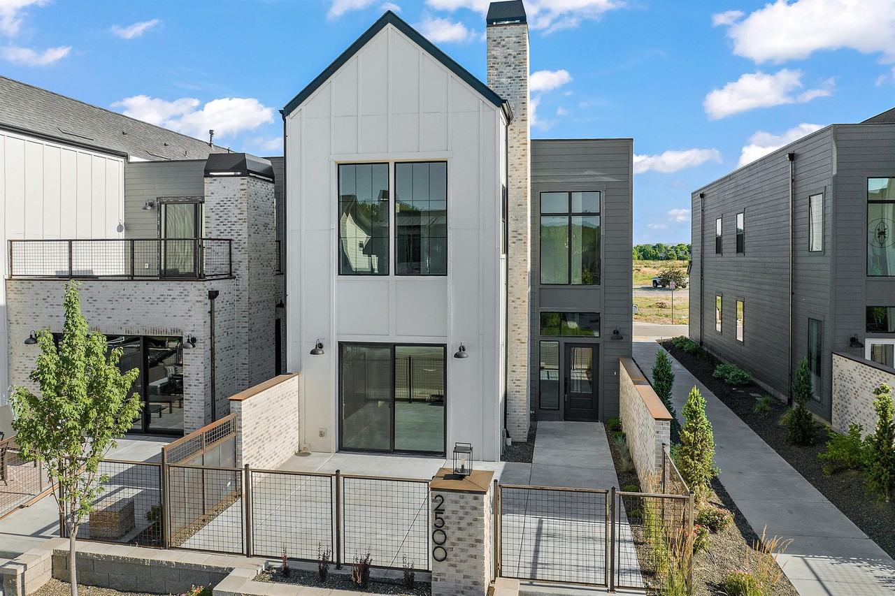 2490 W Iron Coop St #1 - Photo 2 of 12