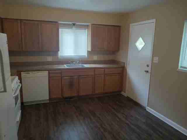 33505 Meldrum St #1 - Photo 3 of 9