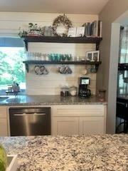 947 Silver Creek Rd - Photo 3 of 50