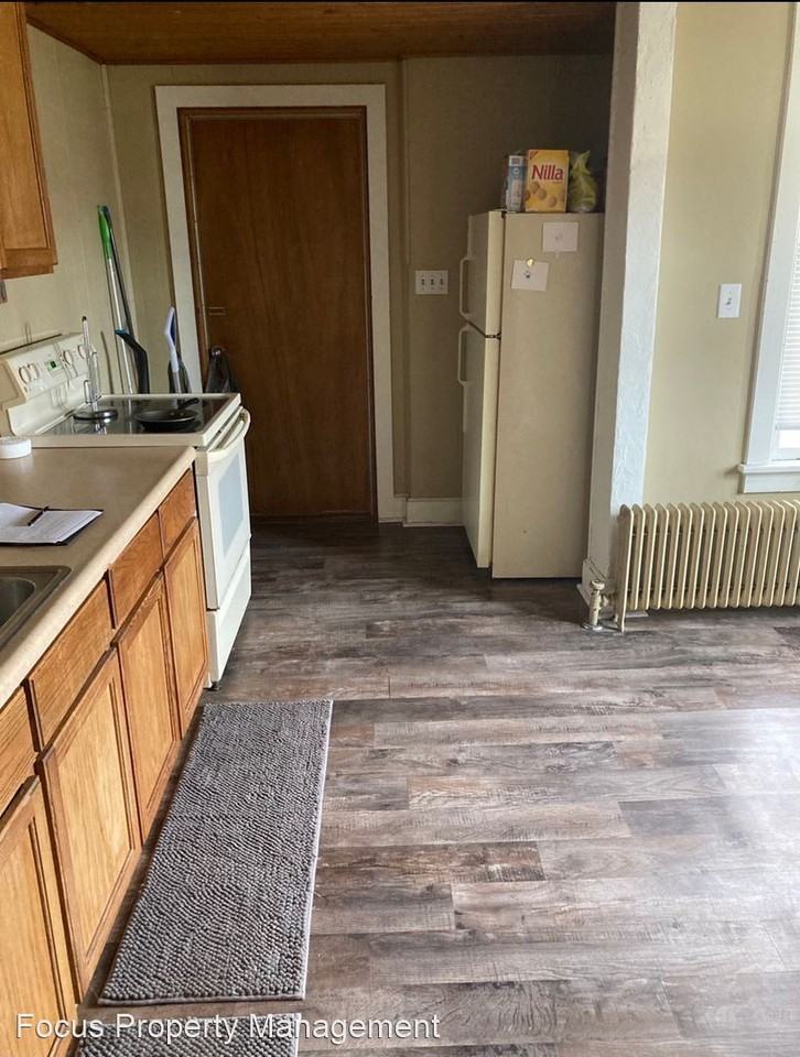 200 Bond Street - Photo 2 of 15