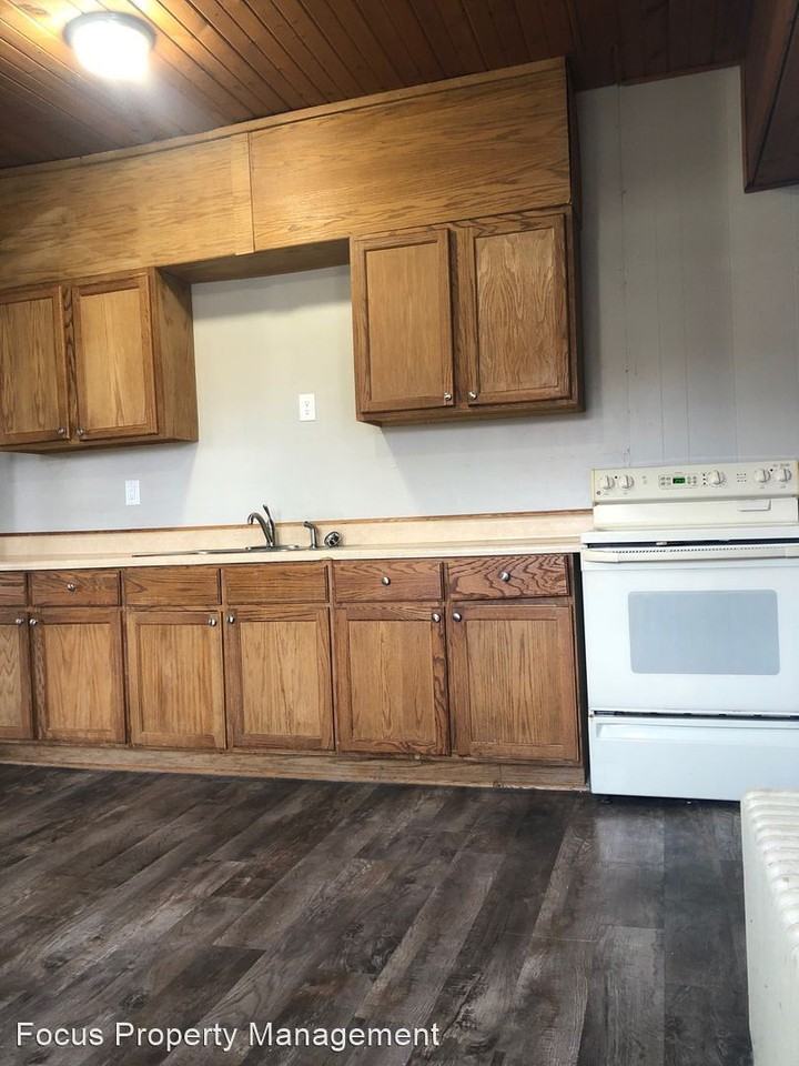 200 Bond Street - Photo 3 of 15