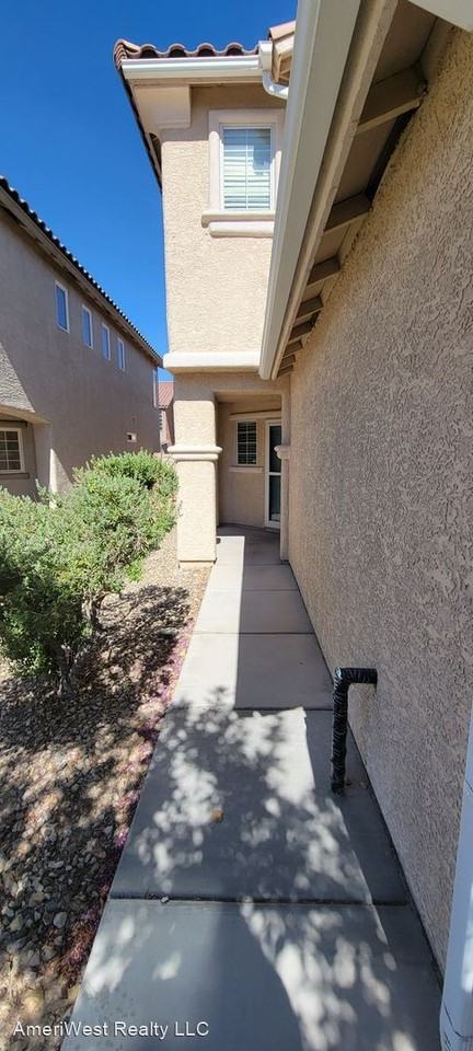 11608 Andorra St - Photo 2 of 31