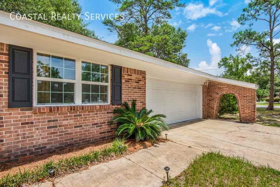 135 Poquito Rd - Photo 3 of 29