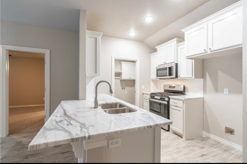 1328 Ne 16th St - Photo 2 of 13