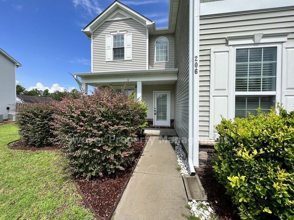 206 Preswick Dr - Photo 2 of 27