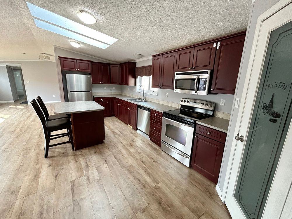 204 Elm St - Photo 3 of 16