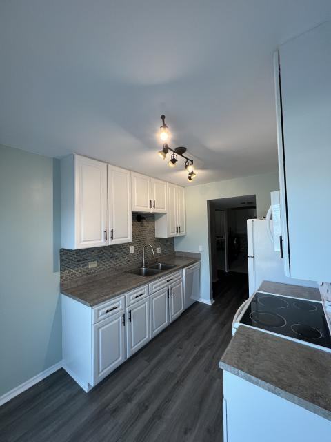 1721 Northfield Sq - Photo 2 of 19