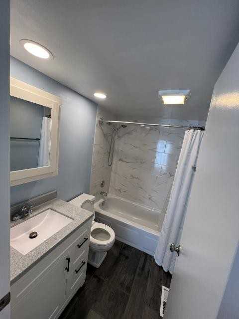 1721 Northfield Sq - Photo 3 of 19